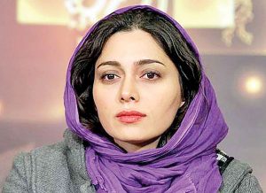 پگاه آهنگرانی با روسری بنفش