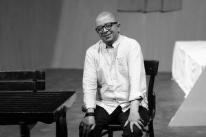 فرزین محدث سر صحنه ی تئاتر