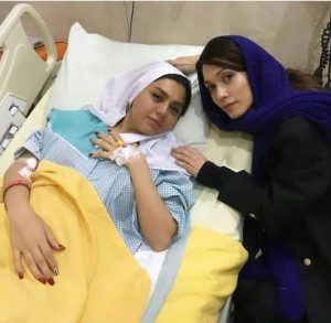 آزاده زارعی و همکارش بعد از عمل جراحی