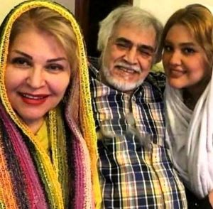 عکس سه نفره ی اکرم محمدی و مجید جعفری و دخترشان