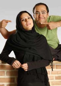 عکس دونفره رامبد جوان در حال اشاره کردن به سحر دولتشاهی