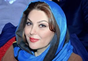 لاله اسکندری با لباس آبی استقلالی