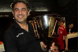 مهدی امینی خواه و جام قهرمانی پرسپولیس در دستش