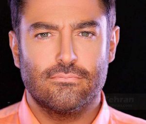 عکس پرتره محمدرضا گلزار با لباس گلبهی