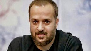 موهای بور احمد مهرانفر و تیپ مشکی اش