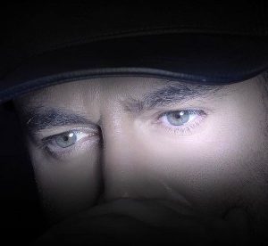 عکس چشمان محمدرضا گلزار که در اینستاگرام به اشتراک گذاشت