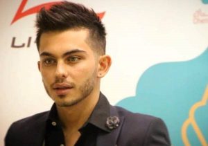 تیپ رسمی ارسلان قاسمی با کت مشکی