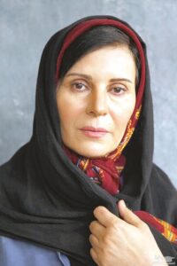 گلچهره سجادیه با شال مشکی 