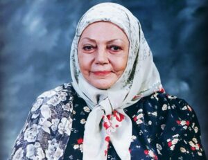 تصویری از حمیده خیرآبادی با لباس گل گلی