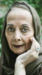 کتايون امير ابراهيمي با شال سبز