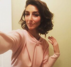 سلفی نکار زادگان با لباس صورتی