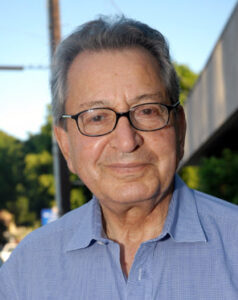 تصویری از رضا بدیعی با پیراهن آبی