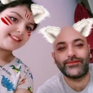 مهدی کوشکی به همراه خواهر ریحانه پارسا حنانه با فیلتر اسنپ چت