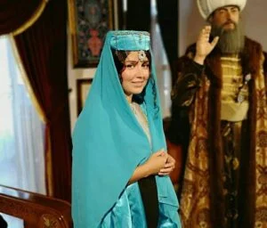 افسانه پاکرو با لباس تاریخی ابی