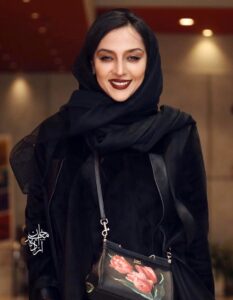 تیپ مشکی آناهیتا درگاهی