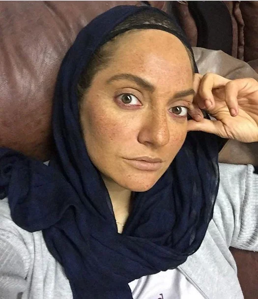 مهناز افشار با شال سورمه ای و بدون آرایش - عکس های بدون آرایش مهناز افشار