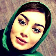 عکس های بدون آرایش سحر قریشی با شال سبز