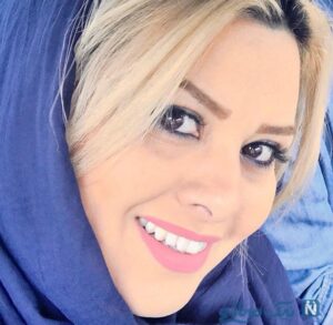 مادر ریحانه پارسا با روسری آبی