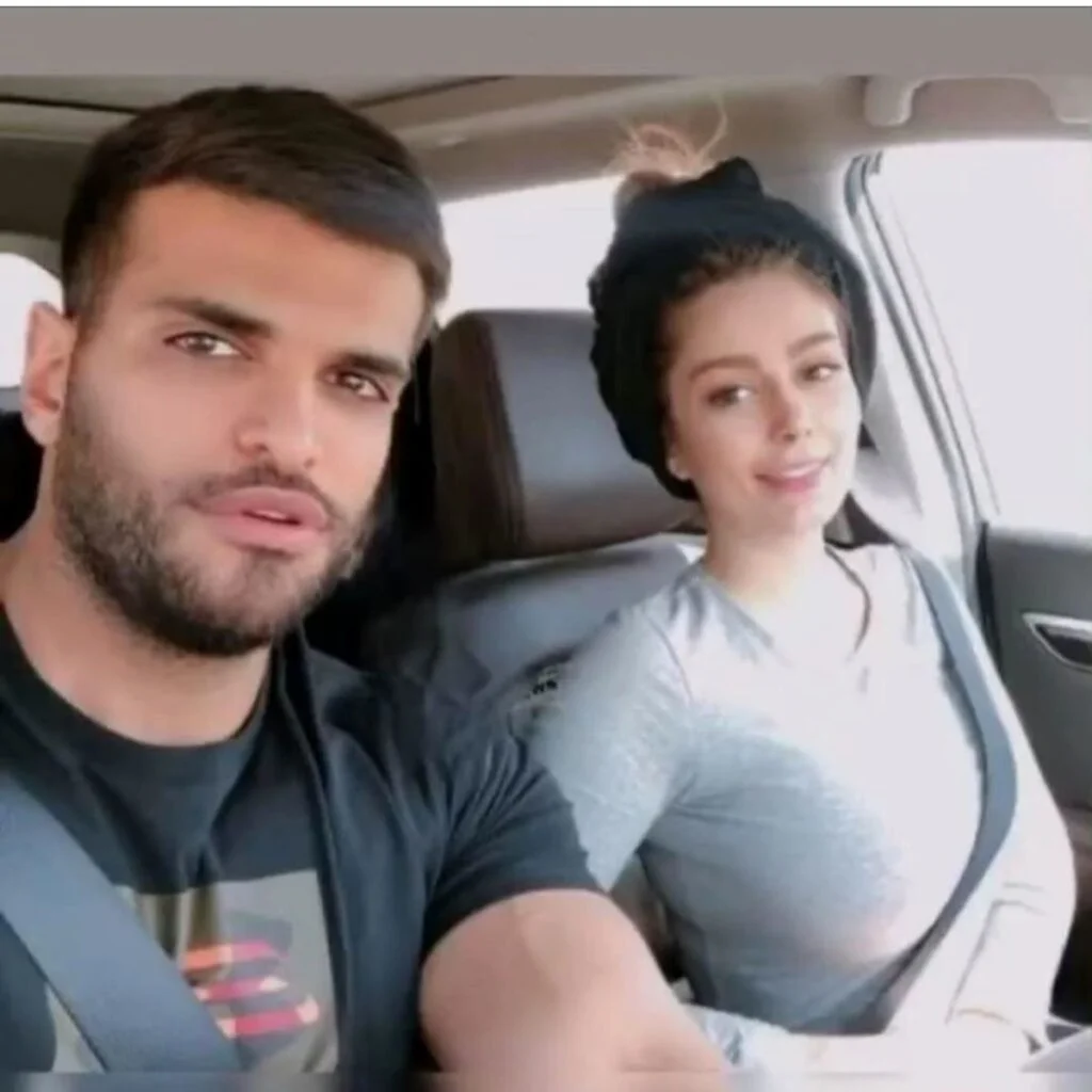 عکس های بدون آرایش سحر قریشی در ماشین