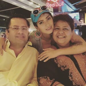 بهارک صالح نیا به همراه سعید کریمیان مدیر شبکه جم