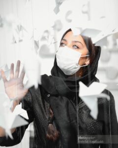 تیپ مشکی آناهیتا درگاهی با ماسک