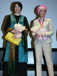 تیپ سفید بهاره افشاری در جشنواره خارج از کشور