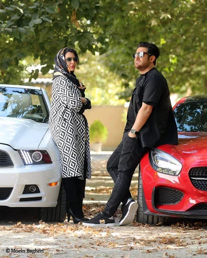 گلزار و بیات با ماشین لاکچری