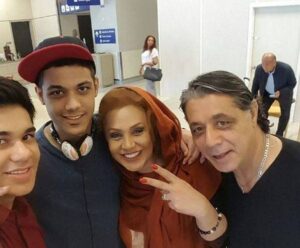 نسرین مقانلو در کنار همسرش و پسرانش