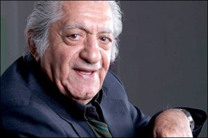 عزت ا...انتظامی با کت و شلوار از بازیگران متولد ماه خرداد