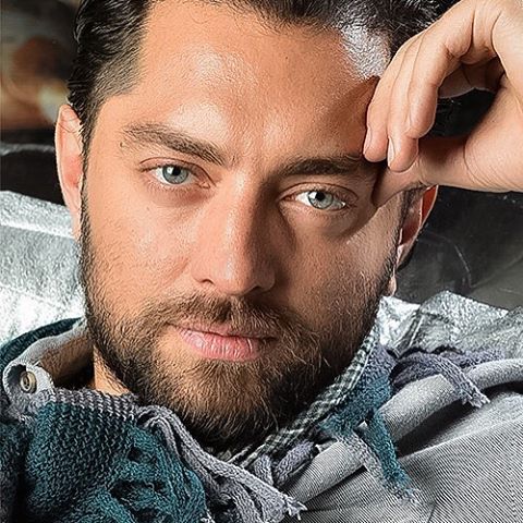 رنگ چشمان بهرام رادان