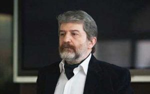 تیپ مشکی امید روحانی از بازیگران مرد ایرانی بالای 50 سال
