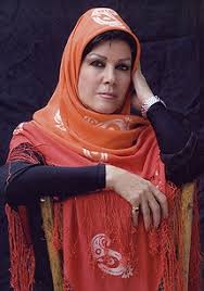 فرزانه کابلی با شال نارنجی