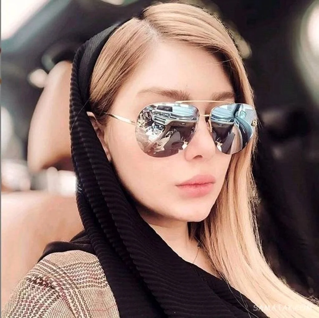 سحر قریشی با شال مشکی و عینک آفتابی - عمل زیبایی سحر قریشی