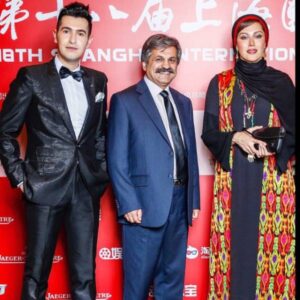 مهتاب کرامتی در اختتامیه جشنواره شانگهای در کنار اقای قطبی کارگردان فیلم جامه دران