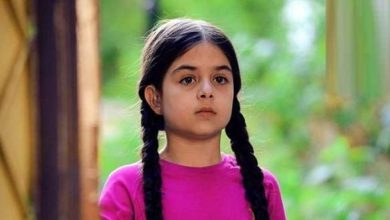 ترنم کرمانیان با لباس سرخابی