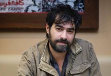 شهاب حسینی با کت کرم - واکسن کرونا شهاب حسینی