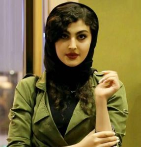 مریم مومن از بازیگران زن متولد دهه 70