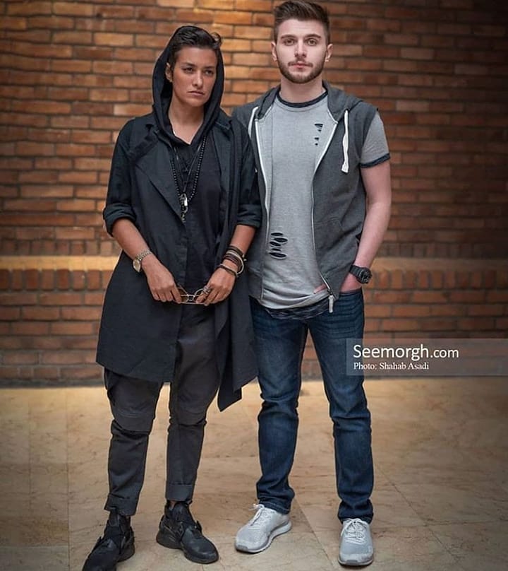 دارا حیایی با لباس طوسی و مادرش مونا بانکی پور با لباس مشکی - طلاق امین حیایی