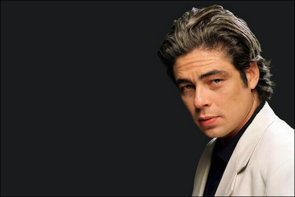 بنیسیو دل تورو با کت سفید - شباهت بنیسیو دل تورو و بهروز وثوقی