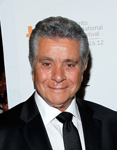 بهروز وثوقی با کت و شلوار رسمی - شباهت بنیسیو دل تورو و بهروز وثوقی