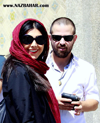 آزاده صمدی با شال قرمز - طلاق آزاده صمدی