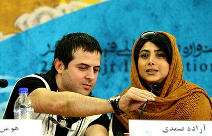 آزاده صمدی با شال قهوه ای - طلاق آزاده صمدی