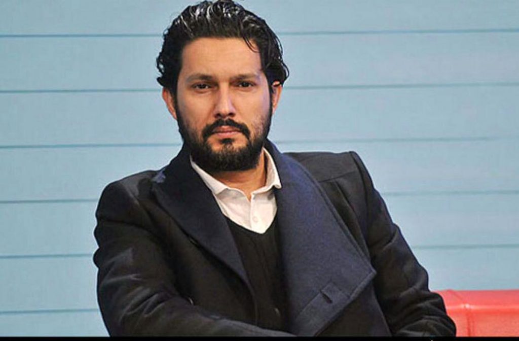 حامد بهداد با کت و شلوار رسمی - شباهت کیت هرینگتون و حامد بهداد