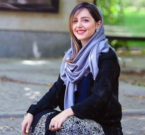 نازنین بیاتی از بازیگران زن متولد دهه 60