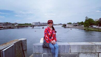 عکس فلور نظری در خارج با لباس قرمز