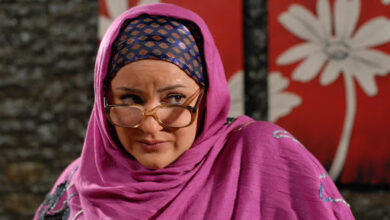 نعیمه نظام دوست گیلانی با شال صورتی