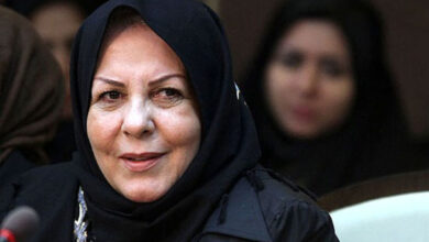 پوراندخت مهیمن بازیگر چپ دست با شال مشکی