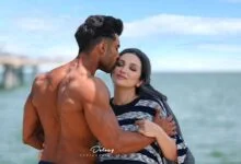 روناک یونسی و محسن میری کنار دریا
