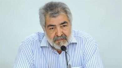 محمود عزیزی با پیراهن سفید - بیوگرافی محمود عزیزی