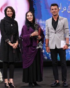رویا نونهالی در کنار امین حیایی و نیلوفر خوش خلق